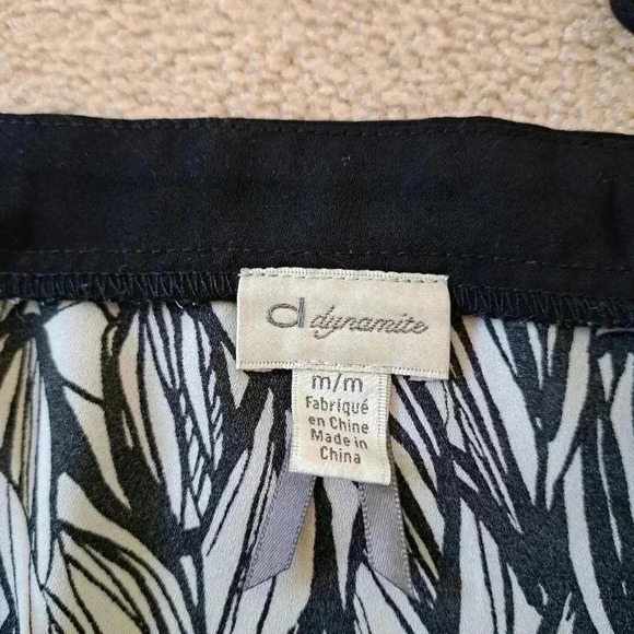 ❤️ Black and White Dynamite Sleeveless Top - Picture 9 of 13